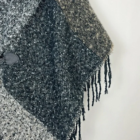 Modena plaid black and tan poncho shawl cape fringe hem (One Size) - Picture 6 of 9